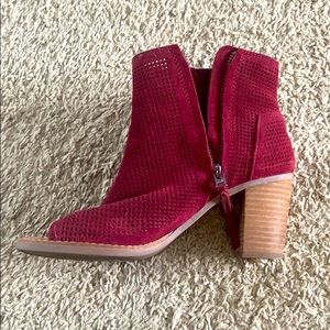 Toms wedges